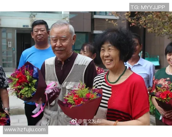 足球明星与女星携手共度甜蜜时光揭秘他们的爱情故事与生活点滴